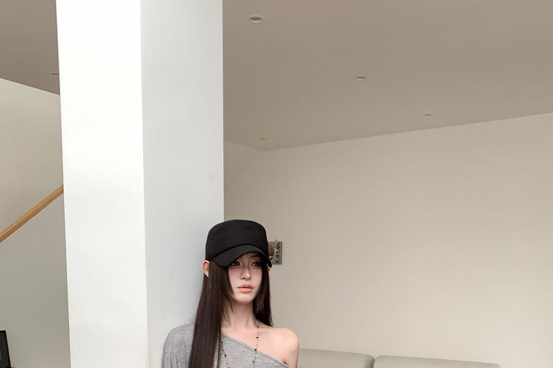 Long-Sleeved One-Shoulder Studded Top