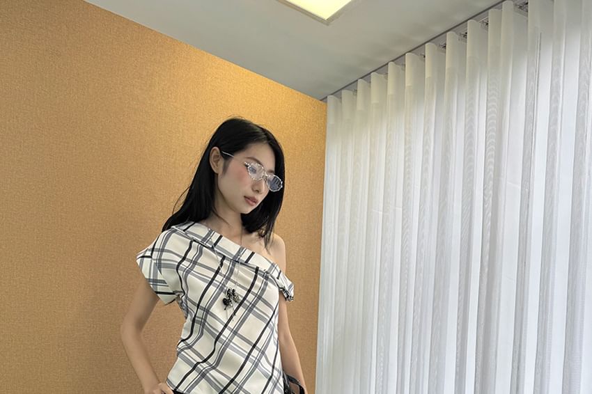Off-Shoulder Asymmetric Ruffle Plaid Crop Top
