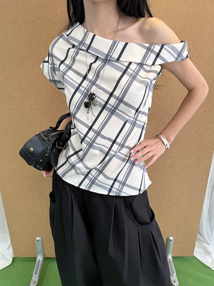 Off-Shoulder Asymmetric Ruffle Plaid Crop Top