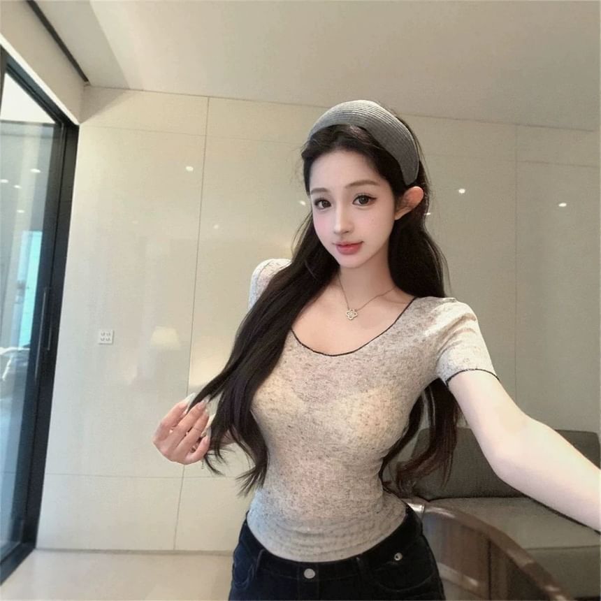 Scoop Neck Contrast Trim T-Shirt