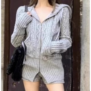Cable-Knit Hooded Zip Cardigan / Hot Pants Set
