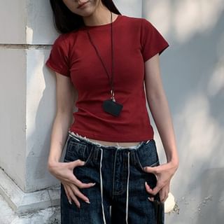 Short Sleeve Round Collar Minimalist Fitted Tee