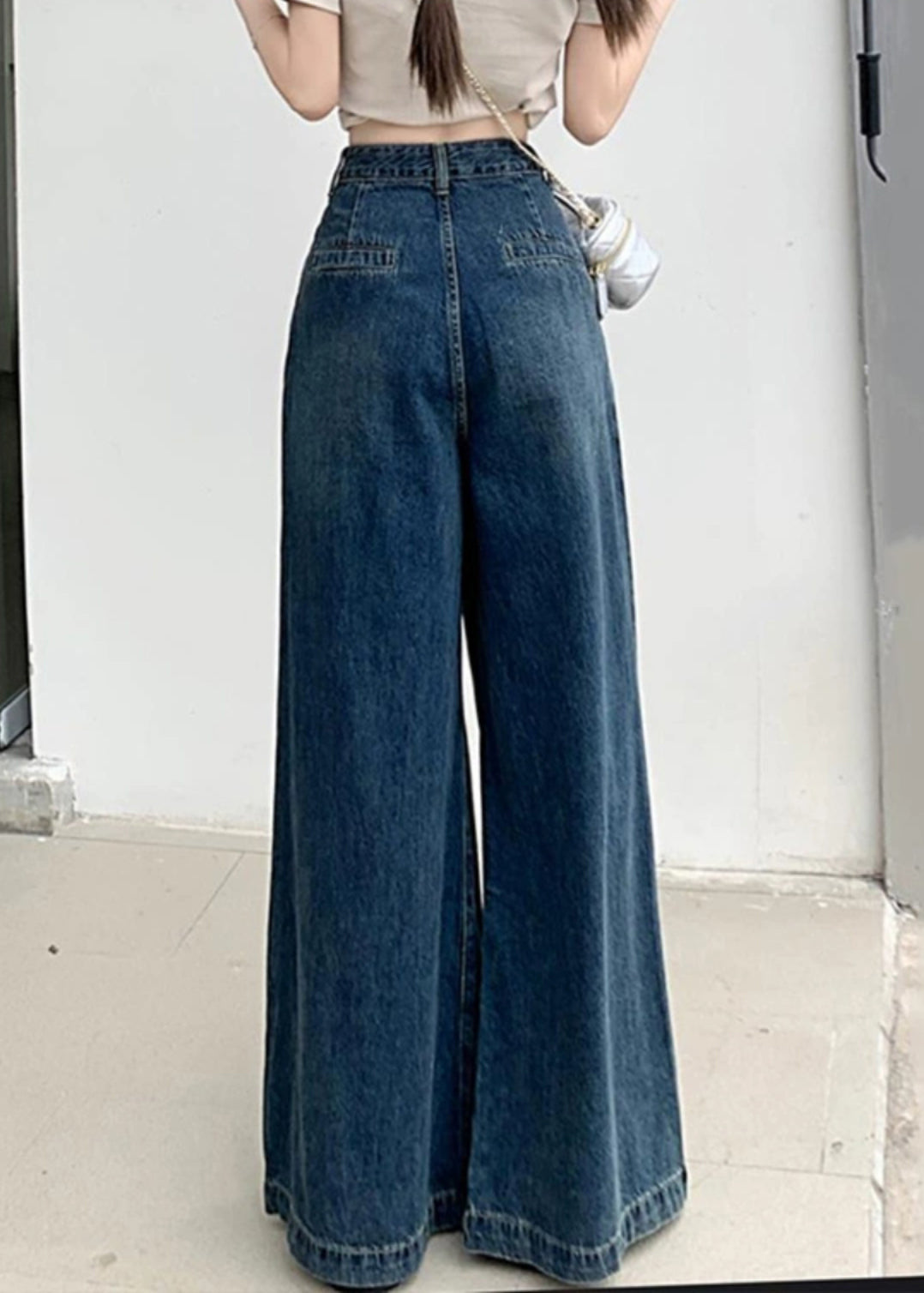 Pantalon large en denim bleu moderne avec poches froissées pour l'été PP010