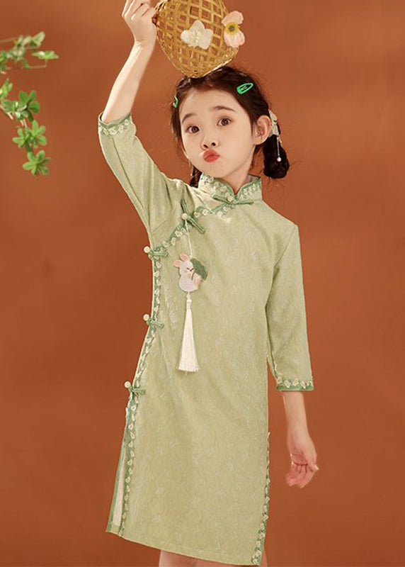 Holiday Green Embroideried New Stand Kids Maxi Button Collar