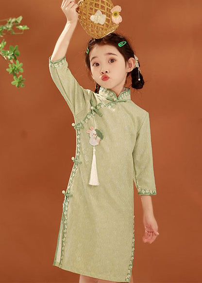 Holiday Green Embroideried New Stand Kids Maxi Button Collar