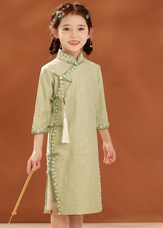 Holiday Green Embroideried New Stand Kids Maxi Button Collar
