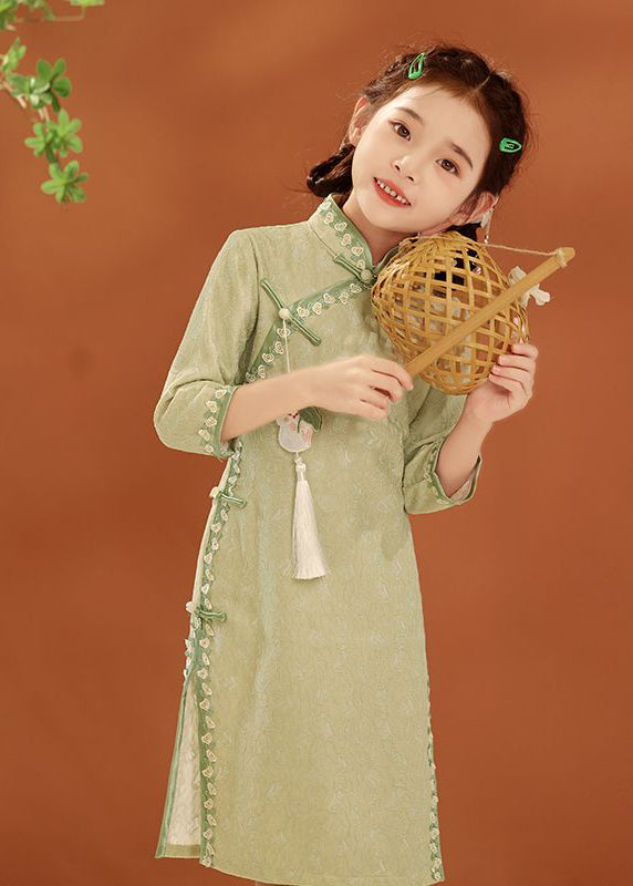 Holiday Green Embroideried New Stand Kids Maxi Button Collar
