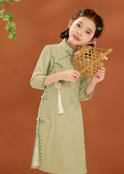 Holiday Green Embroideried New Stand Kids Maxi Button Collar