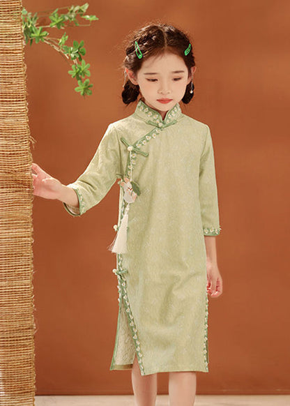 Holiday Green Embroideried New Stand Kids Maxi Button Collar