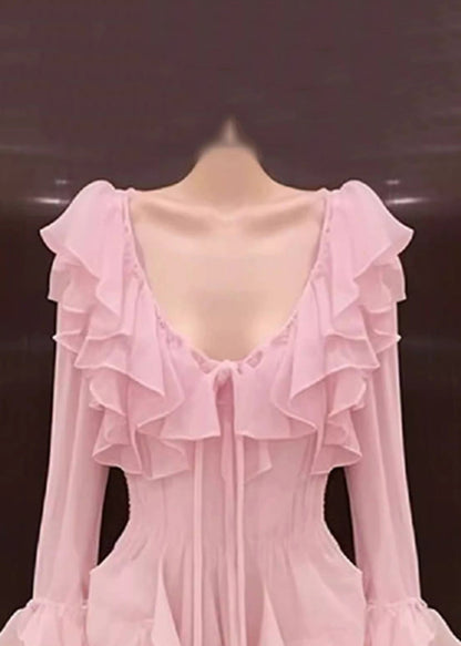 Neuartiges, rosa Chiffonkleid mit Rüschen und Schnürung, mittellang, lange Ärmel, EE1050