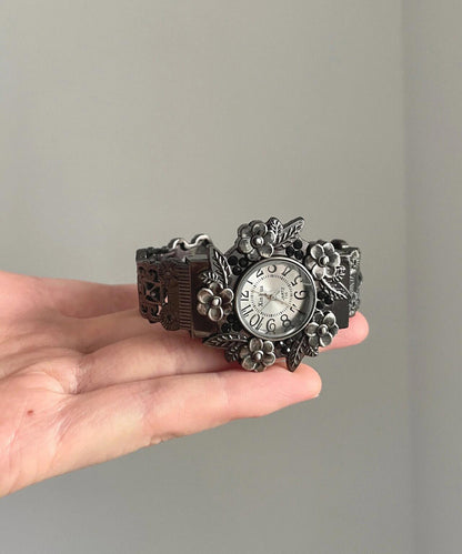Retro Out Metal Floral Watches Black Hollow