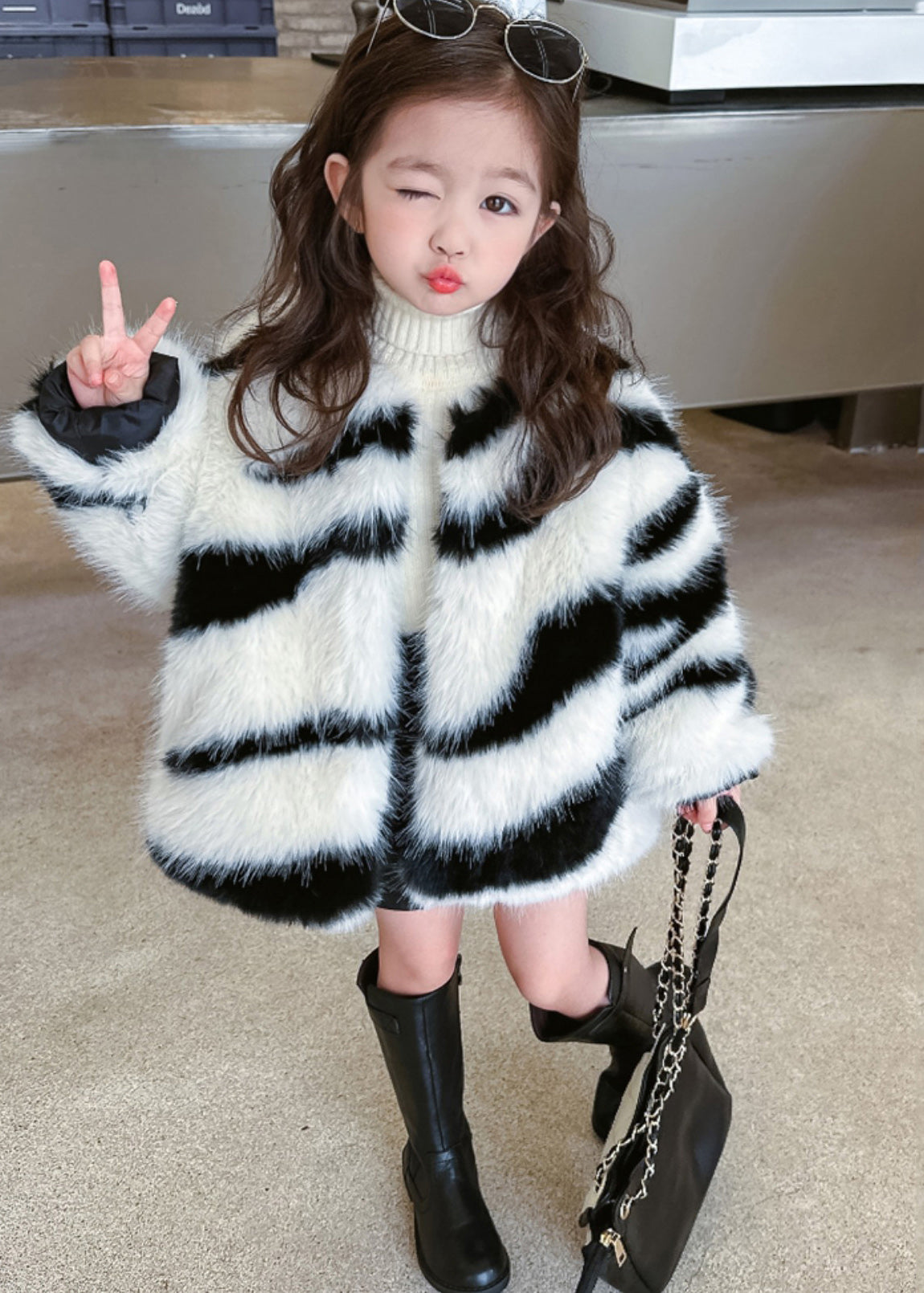 Style Black O-Neck Black White Striped Kids Mink Hair Coats WinterTG023