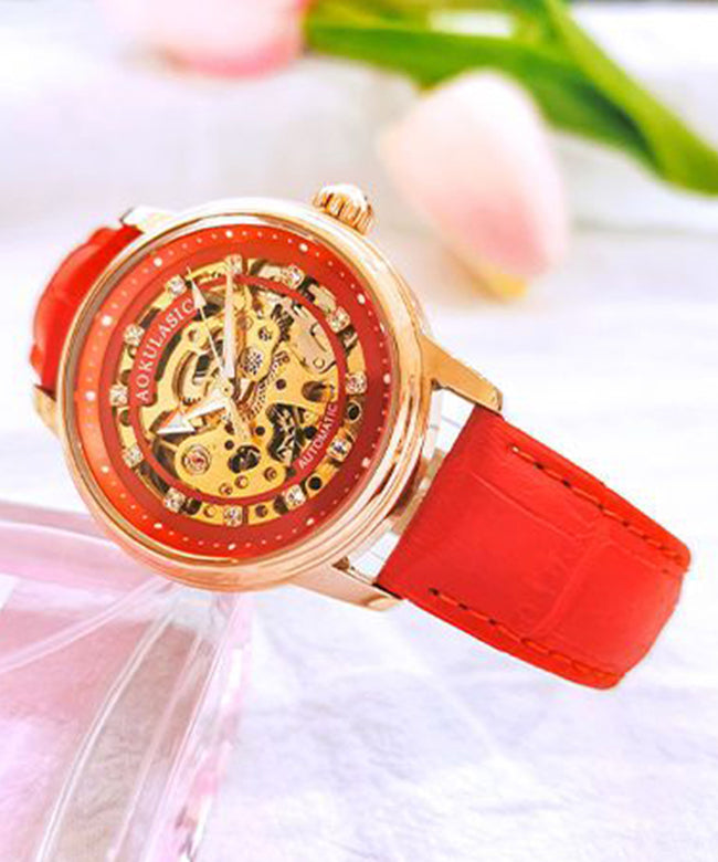 Montre ajourée en acier inoxydable rouge pour femme avec cristaux de saphir et patchwork de zircons QU003