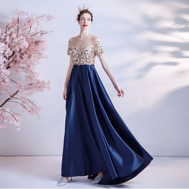 Short-Sleeve Crew Neck Sequin Mesh A-Line Evening Gown