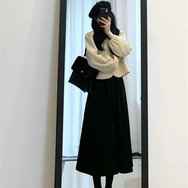 Long-Sleeve Contrast Collar Blouse / Plain Midi A-Line Skirt