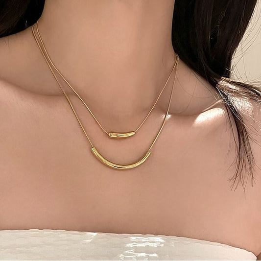 Curve Necklace Pendant