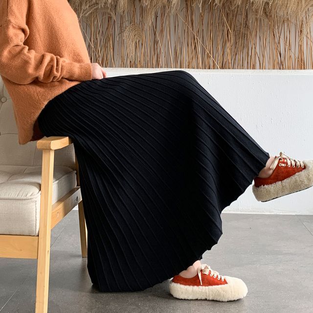 Pleated A-Line Knit Midi Skirt with High-Waist Comfort