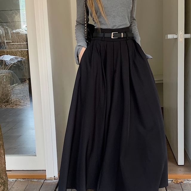 Pleated Maxi Skirt with High-Rise Waist and Plain Design
