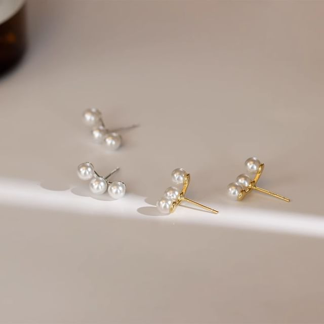 Pearl Faux Stud Earring