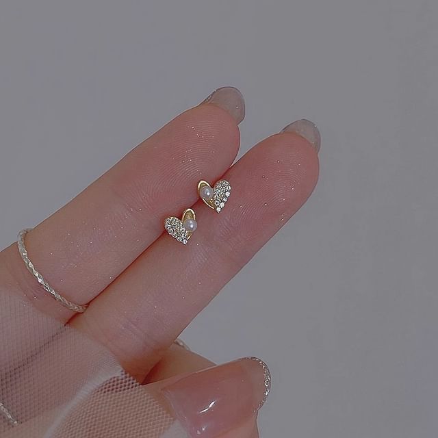 Rhinestone Ear Heart Stud