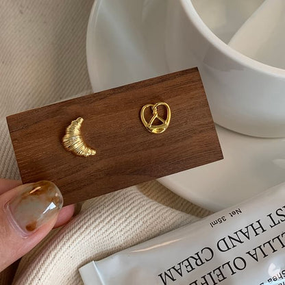 Ear Pastry Stud Metallic