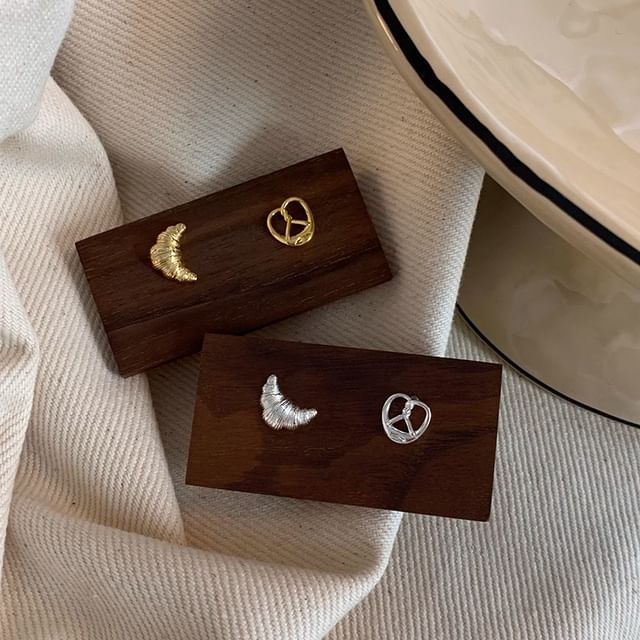 Ear Pastry Stud Metallic