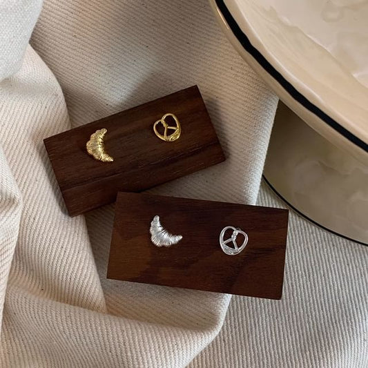 Ear Pastry Stud Metallic