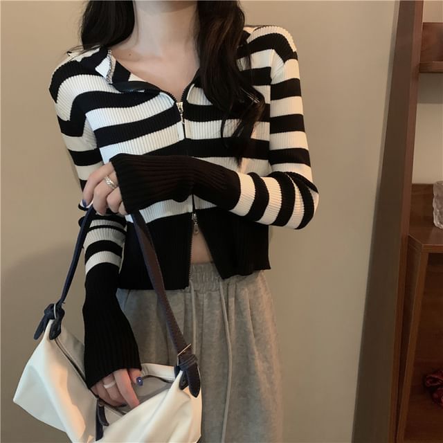 Striped V-Neck Cropped Knit Top