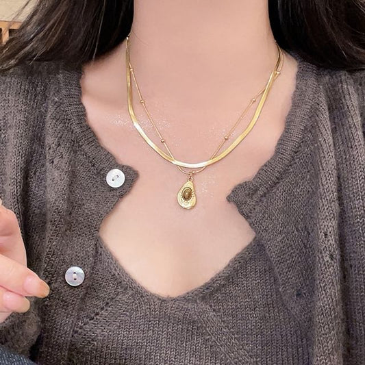 Pendant / Stone Set Necklace Snakebone