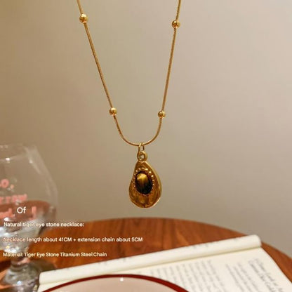 Pendant / Stone Set Necklace Snakebone