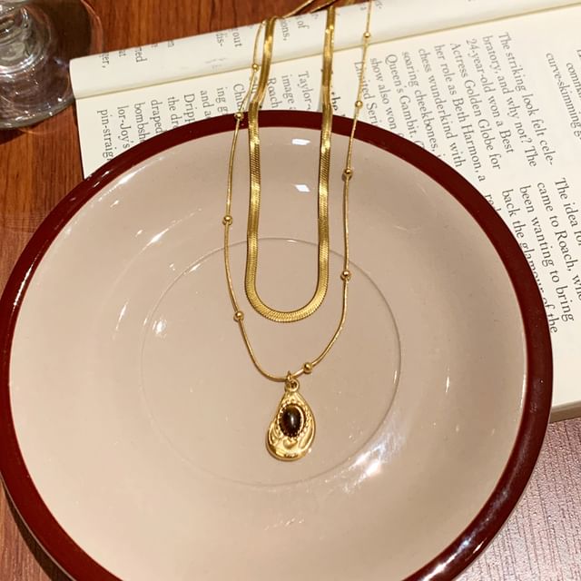 Pendant / Stone Set Necklace Snakebone