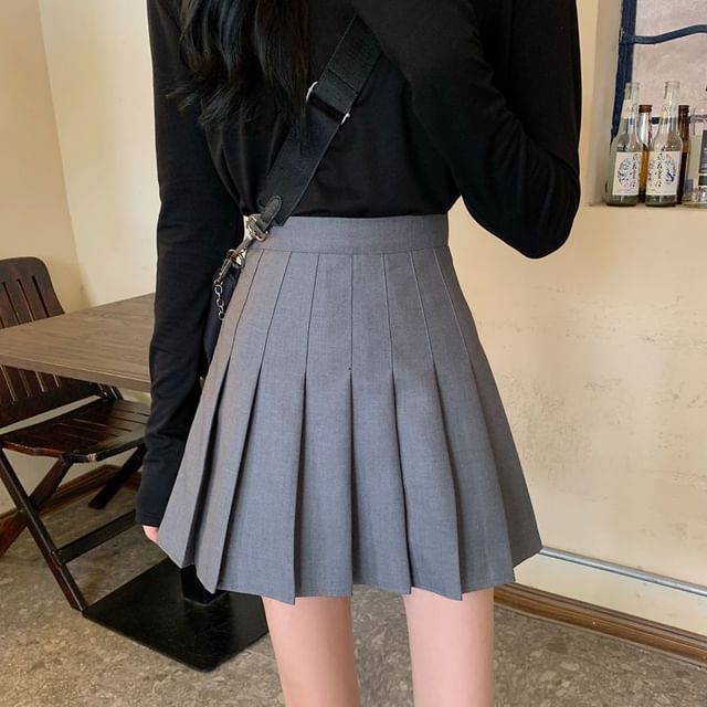 Plain Pleated Mini Skirt with High Rise
