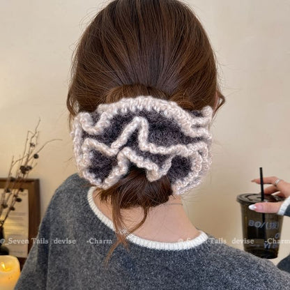 Trim Contrast Scrunchie Knit
