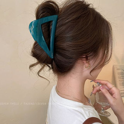 Triangle Plain Hair Acrylic Claw