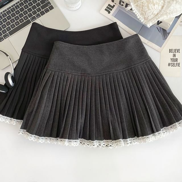Contrast Lace Trim Pleated Mini Skirt - High Waist