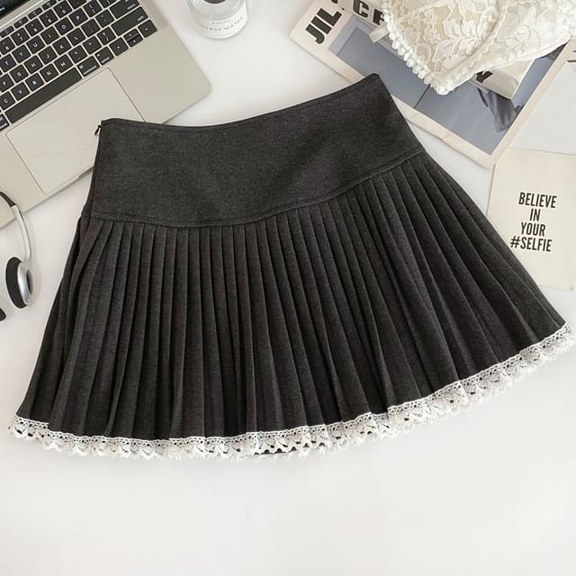 Contrast Lace Trim Pleated Mini Skirt - High Waist