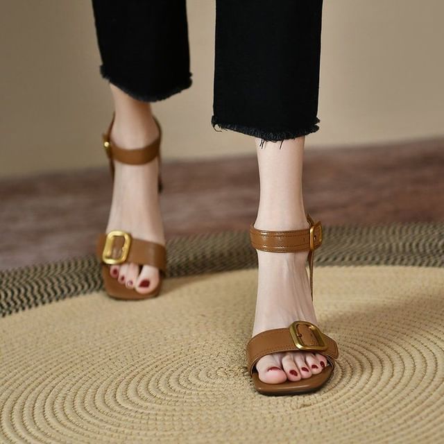 Round Heel Buckled Sandals