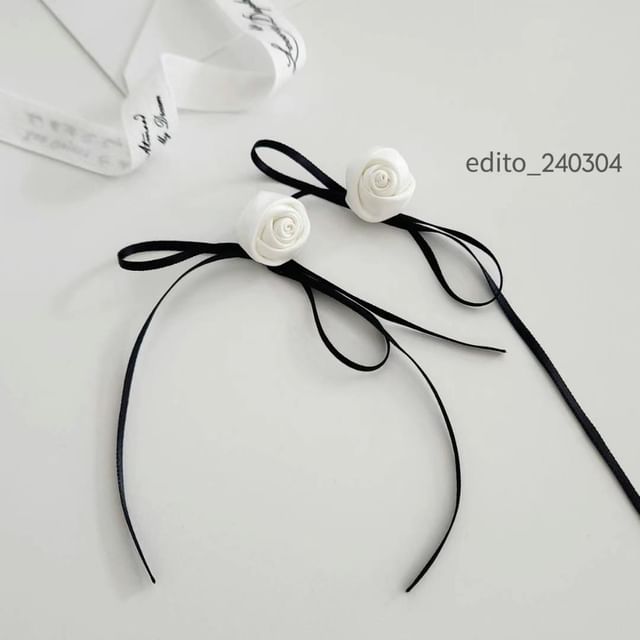 Ribbon Flower Stud Earring