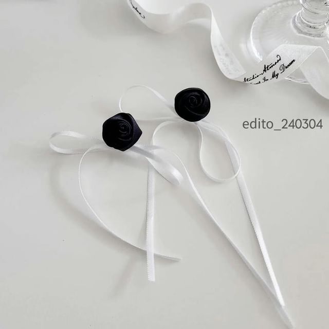 Ribbon Flower Stud Earring