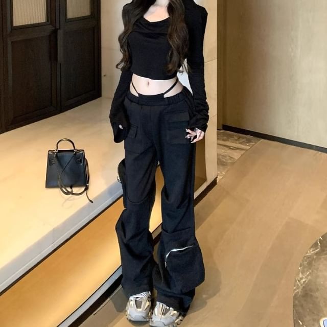 Long-Sleeve Plain Hooded Crop Tee / Low Rise Flared Cargo Pants