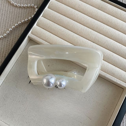 Claw Pearl Hair Acrylic Faux