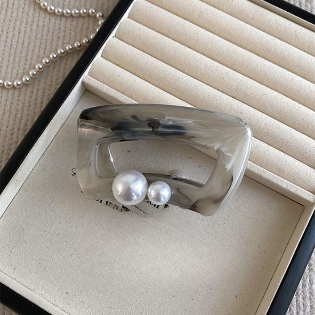 Claw Pearl Hair Acrylic Faux