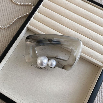 Claw Pearl Hair Acrylic Faux