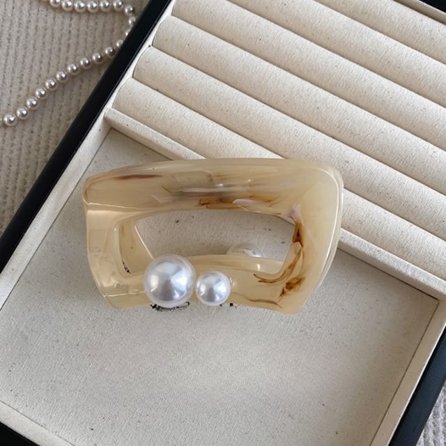 Claw Pearl Hair Acrylic Faux