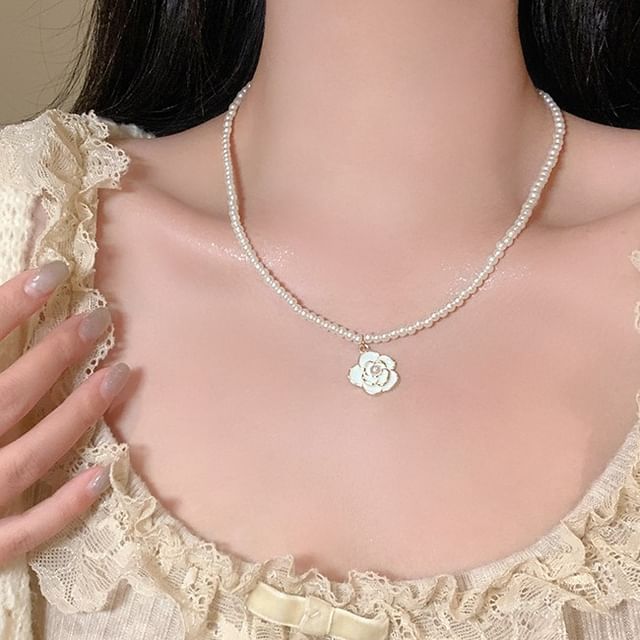 Necklace Flower Pendant