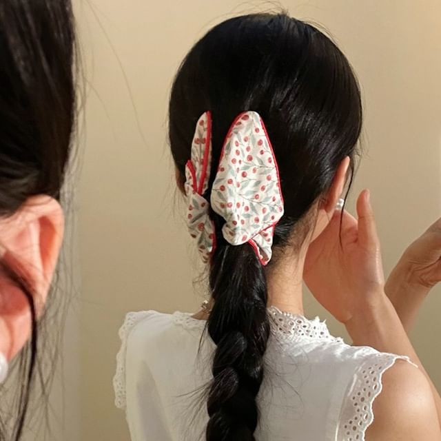 Floral Claw Fabric Hair Print