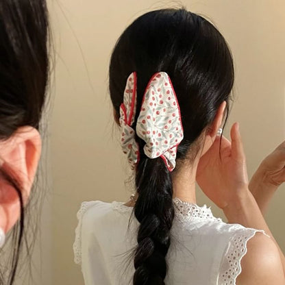 Floral Claw Fabric Hair Print