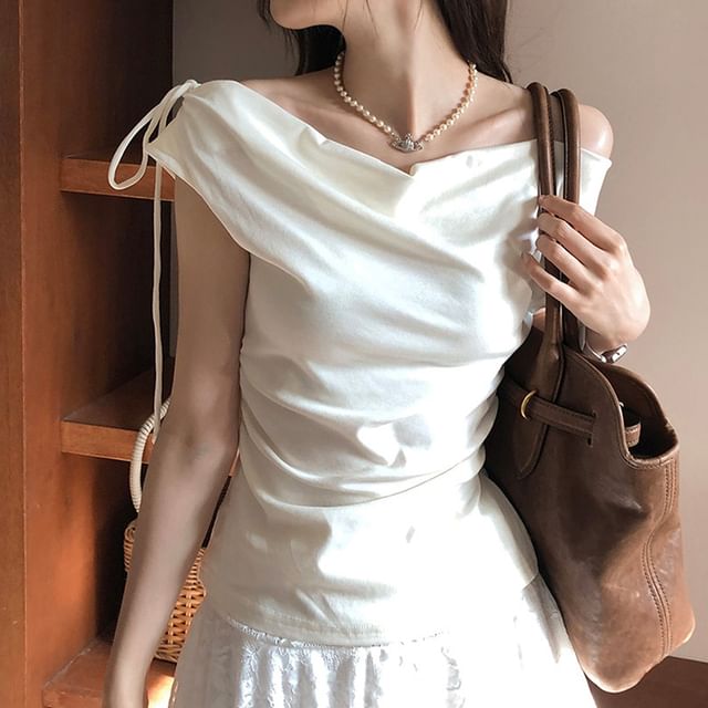 Cap-Sleeved Off-Shoulder Plain Slim-Fit T-Shirt