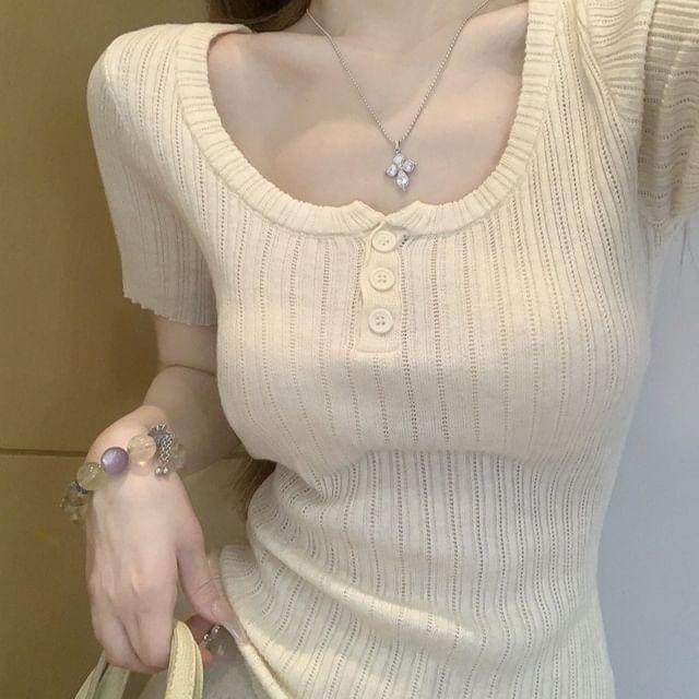 Henley Scoop-Neck Short-Sleeved Plain Knit Shirt
