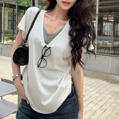 Two-Tone Mock Two-Piece V-Neck Short-Sleeved Tee